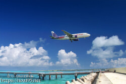 着陸する飛行機と青い海-下地島17END