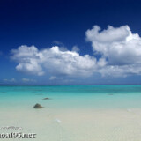 遠浅の海にできた砂州と浮かぶ雲-下地島17END