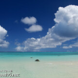 スカイブルーの海にできた砂州と浮かぶ雲-下地島17END