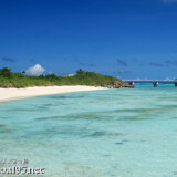 池間大橋西側の細長いビーチ-トゥイヤーヌヒダ