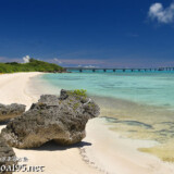 ビーチに転がる奇岩-トゥイヤーヌヒダ