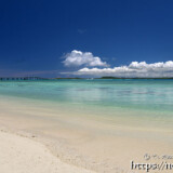 凪いだ海面に映る夏雲-トゥイヤーヌヒダ