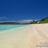 人影のない静かなビーチ-トゥイヤーヌヒダ