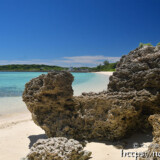 ビーチに転がる奇岩-トゥイヤーヌヒダ