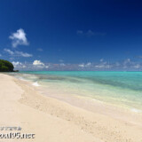 ビーチに打ち寄せる波-オハマ