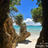 洞窟から見るビーチ-マサカダツ