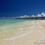 ビーチに寄せる波と池間大橋-オハマ