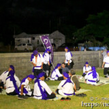 組ごとに広場でくつろぐ演者たち-野原マストリャー