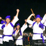 力強く天に突き上げるこぶし-野原マストリャー