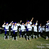 天に力強く突き上げるこぶし-野原マストリャー