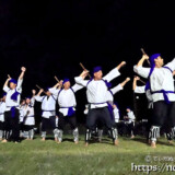 天に力強く突き上げるこぶし-野原マストリャー