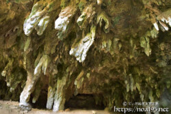 アートのような鍾乳石-成川ガー