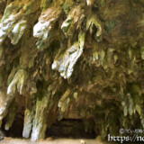 アートのような鍾乳石-成川ガー