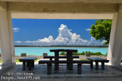 東家から見る青い海と入道雲-川満漁港