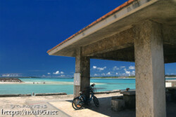 ビーチのそばの東家-来間漁港