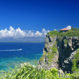 断崖絶壁の上に建つ東家-さばおき園地