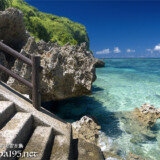 青い海に続く階段-伊良部島シンビジ