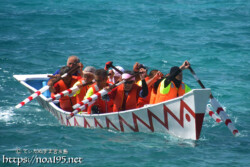 【ムトゥ対抗第1レース】ゴールを目指すアギマスムトゥチーム-池間島海神祭