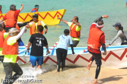 【ムトゥ対抗第1レース】踊って勝利を喜ぶアギマスムトゥチーム-池間島海神祭