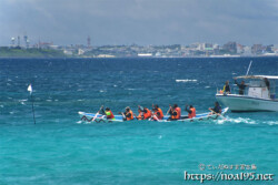 【職域対抗第4レース】沖合の旗を回る白チーム-池間島海神祭