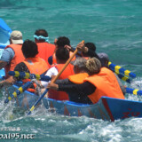 【職域対抗第9レース】飛沫をあげて進むサバニ-池間島海神祭