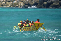 【職域対抗第9レース】飛沫をあげて進むサバニ-池間島海神祭