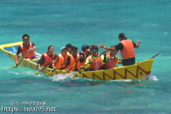 【職域対抗第9レース】ゴール間近のパフォーマンス-池間島海神祭