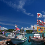 青空にはためく大漁旗-池間島海神祭