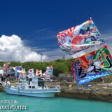 青空にはためく大漁旗-池間島海神祭