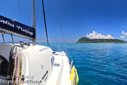 青い海とヨット-西表島